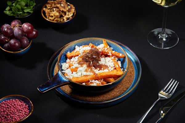 Cartofi Dulci cu Brânză Feta și Ceapa Caramelizata